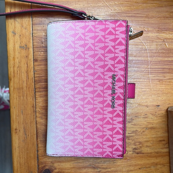 Michael Kors Pink Jet Setter wristlet wallet - Picture 1 of 5